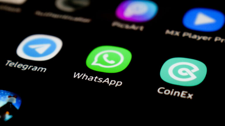 WhatsApp is releasing a screen-sharing feature for iPhone users